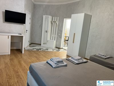 Дом на Курортной  №575  3х местный номер  2 этаж № 202 бассейн