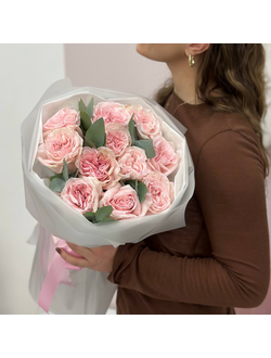 11 ПИОНОВИДНЫХ РОЗ С ЭВКАЛИПТОМ