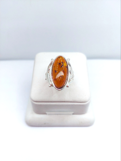 Кольцо "Лепесток" из коньячного янтаря