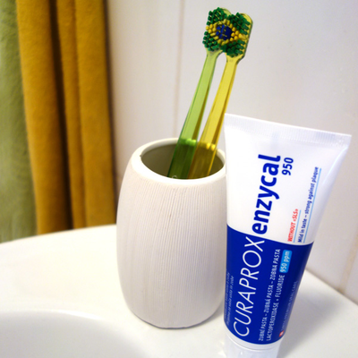 Зубная паста профессиональная Enzycal 950 с содержанием фтора, Curaprox, 75 мл.