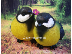 СИНИЧКИ с цветком Влюбленная парочка 23*21см  0,8кг   полистоун Россия 1068/012290