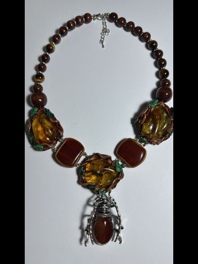 колье с янтарем