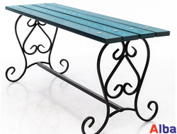 скамейка с ковкой