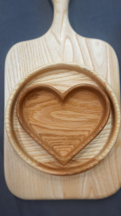 Тарелочка в виде сердца: диаметр 14 см, дуб