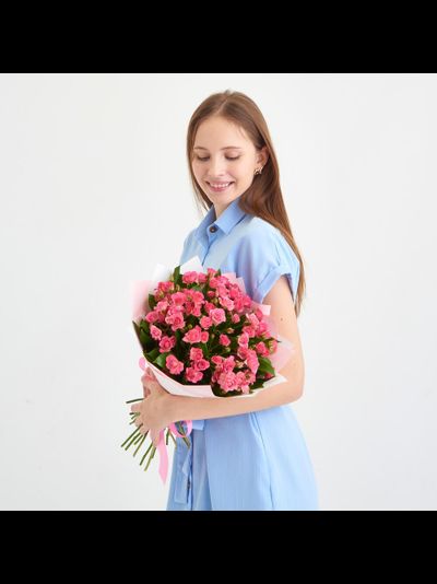 11 розовых кустовых роз