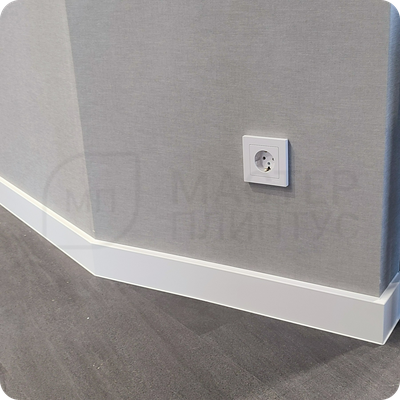 Плинтус ХДФ Dollken Cubu Flex Life 100мм Х 2,5 м 1013/5012 Белый в интерьере