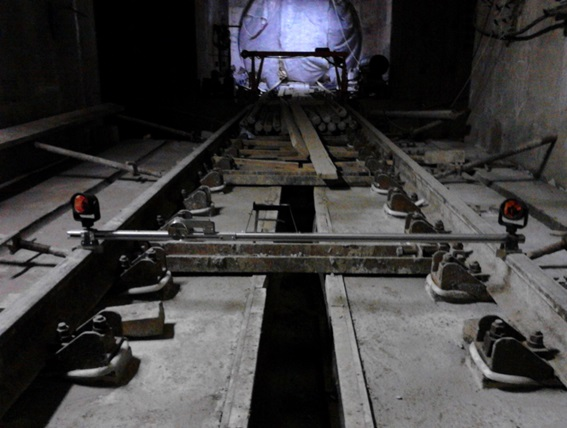 тоннели московского метрополитена. ульручьинский тоннель. готардский базисный тоннель. вагонетка шахтная. контактный рельс мосметро.