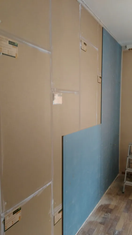 Монтаж бескаркасной системы звукоизоляции стен на основе панелей "Соноплат-Комби 1,2*0,6м" и акустического гипсокартона "ГКЛЗ 2*1,2м"