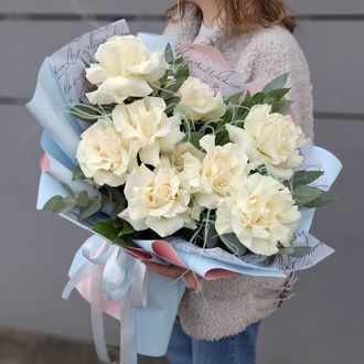Букет с белыми французскими розами