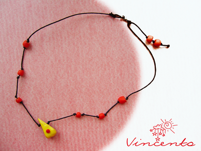 Пай с вишенкой. Кулончик в виде кусочка торта с вишенкой из полимерной глины