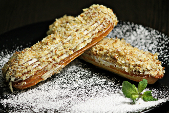 Пирожное Эклер с заварным кремом 70 гр. (Упаковка 10 штук)