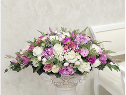 Лучезарная Композиция из искусственных цветов в белом и сиреневом цвете № УСН009 | Купить в Москве