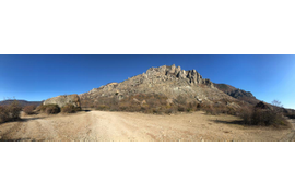 Демерджи-яйла, хорошо видна "Долина Привидений"