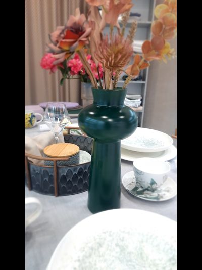 Ваза стеклянная зеленая, высота 29 см