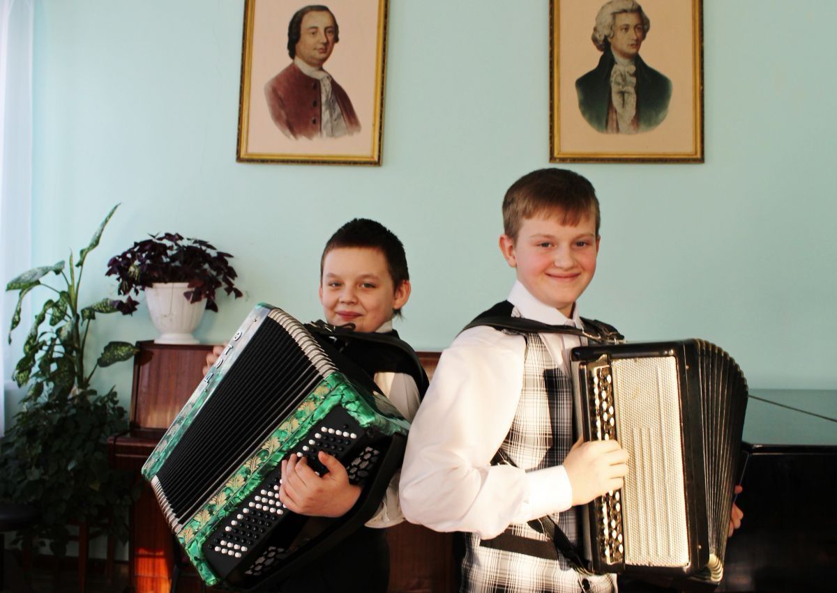 логотип октябрьская дши. змиевская детская школа искусств. новый год по петровски. дши свердловская область. дши свердловская область.