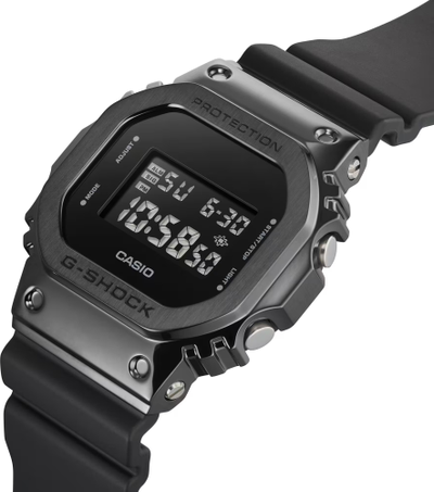 Часы Casio G-Shock GM-5600UB-1