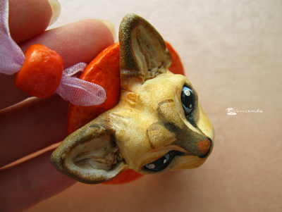 Котёнок Ахтай. Авторская подвеска-кошка (кулон с котёнком) из полимерной глины