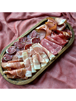 тарелка из дерева, деревянная тарелка, подача на дереве, тарелка для ресторана, доска для еды, спил