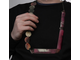 (АРТИКУЛ: 8991/02) КОЛЬЕ ЖЕНСКОЕ, С ПОДВЕСКАМИ  В БОРДОВО-СЕРЫХ ТОНАХ, ЮВЕЛИРНЫЙ ПЛАСТИК, МЕТАЛЛ, ЧЕРНЫЙ КОЖАНЫЙ ШНУРОК