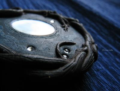 Брошь с луной - "Лунная соната" со стразами Сваровски и винтажным перламутром