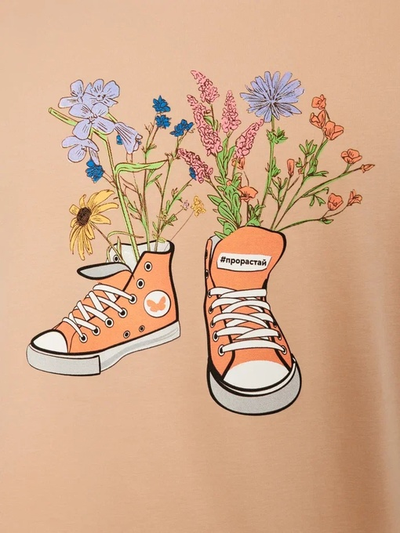 МУЖСКАЯ ФУТБОЛКА БЕЖЕВЫЙ "ЦВЕТОЧНЫЕ КЕДЫ"