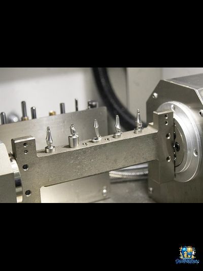 Фрезерный станок F4T: надежная обработка ZrO2, стеклокерамики, титана и других материалов с высокой точностью