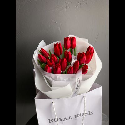 Букет красных тюльпанов "Роскошный" 15 шт