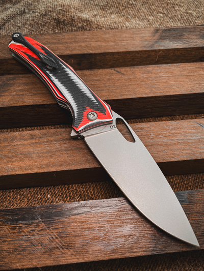 Складной нож Бизон сталь D2, рукоять G10, цвет швейцарка