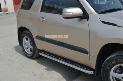 Пороги с накладным листом	d53 для Suzuki Grand Vitara 3D (2005-2012)