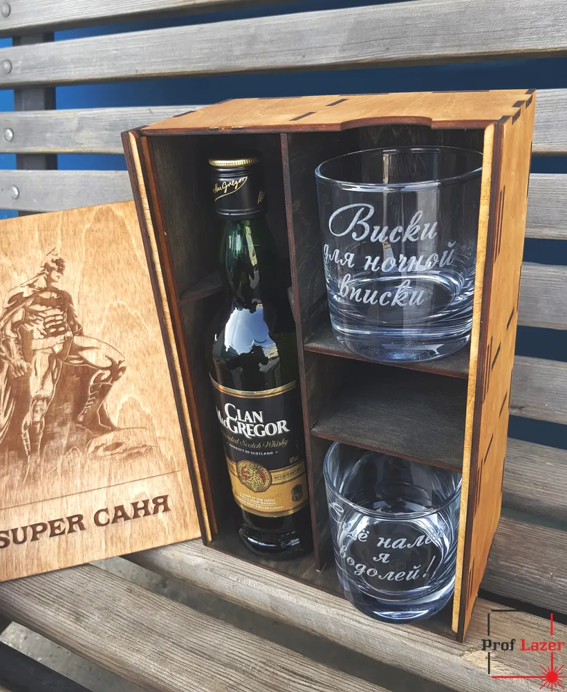 Подарочная упаковка под виски с бокалами