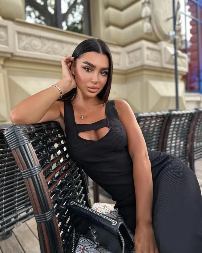 Высокие заработки за границей для девушек 18+