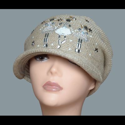 Зимняя женская кепка с украшениями вязаная Италия Vizio 5559 бежевая