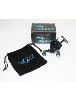 Зимняя мультипликаторная катушка FA Relax Frozen Black