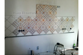 Укладка кухонного фартука из плитки. Укладка плитки по диагонали.