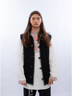 Жилетка родное тепло Черная из крапивы