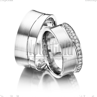 Обручальные кольца широкие из белого золота с бриллиантами в женском кольце с вогнутым профилем