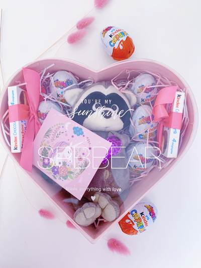 Подарочная коробка Киндер сюрприз и енот средняя