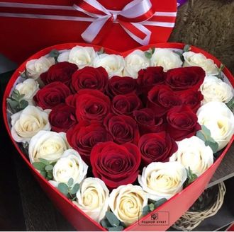 Шляпная коробка сердце с розами №60