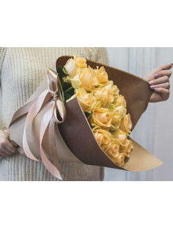 Букет 19 желтых роз в упаковке с бантом (50см)