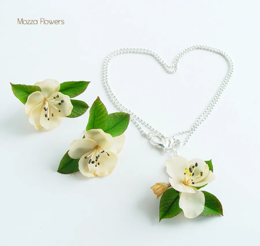 Комплект украшений с кремовой яблоней 