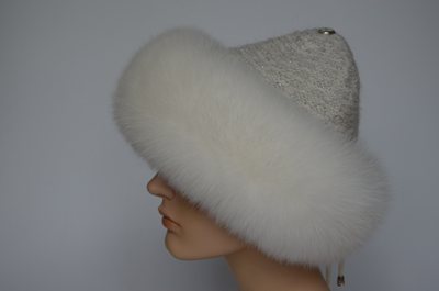 Вязаная шапка с меховой отделкой Vizio Италия 1024 CCP  V белая