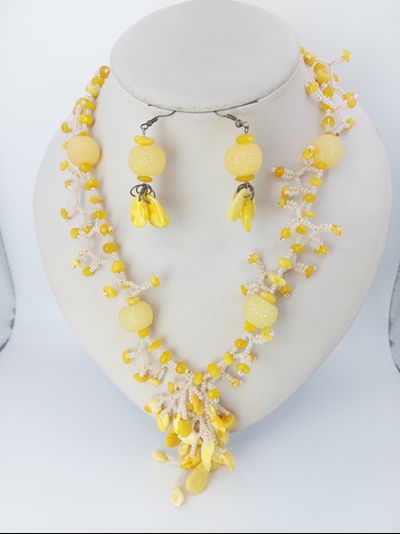 Колье из Чешского бисера , янтаря и бижутерии