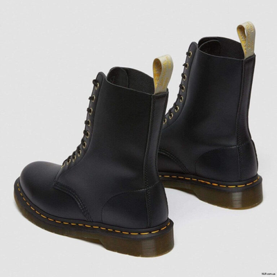 Ботинки Dr. Martens 1490 Vegan Black Felix Rub Off