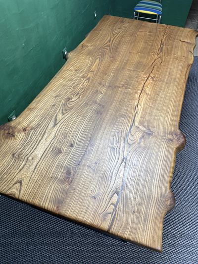 большой обеденный стол из слэбов карагача с капами