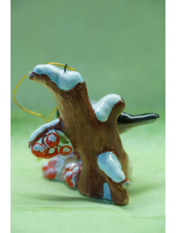 Снегирь на ветке - птицы России