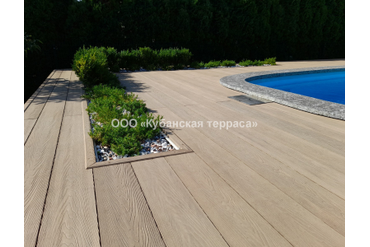 Терраса со встроенными грядками из ДПК у бассейна