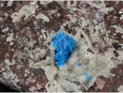 Кавансит, кристаллы на породе, Индия (49*44*17 мм, 37 г) №28639