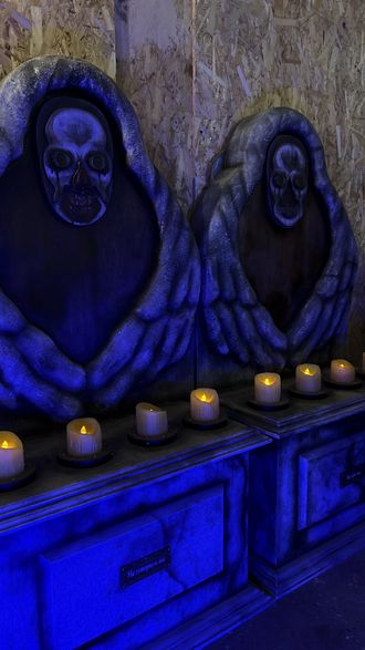 Pedestals with faces for masks