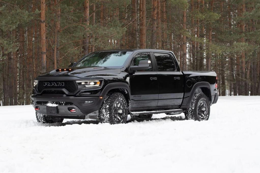 Business class and discreetly armored Dodge Ram Crew Cab  1500 TXR-V Pick-Up 6.2L V8 Petrol engine minivan in CEN B6, 2021 YP