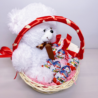 Подарочная корзина Киндер сюрприз и Мишка